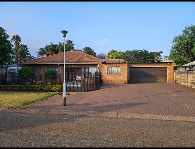3 BEDROOM HOUSE FOR SALE IN MONTANA PARK